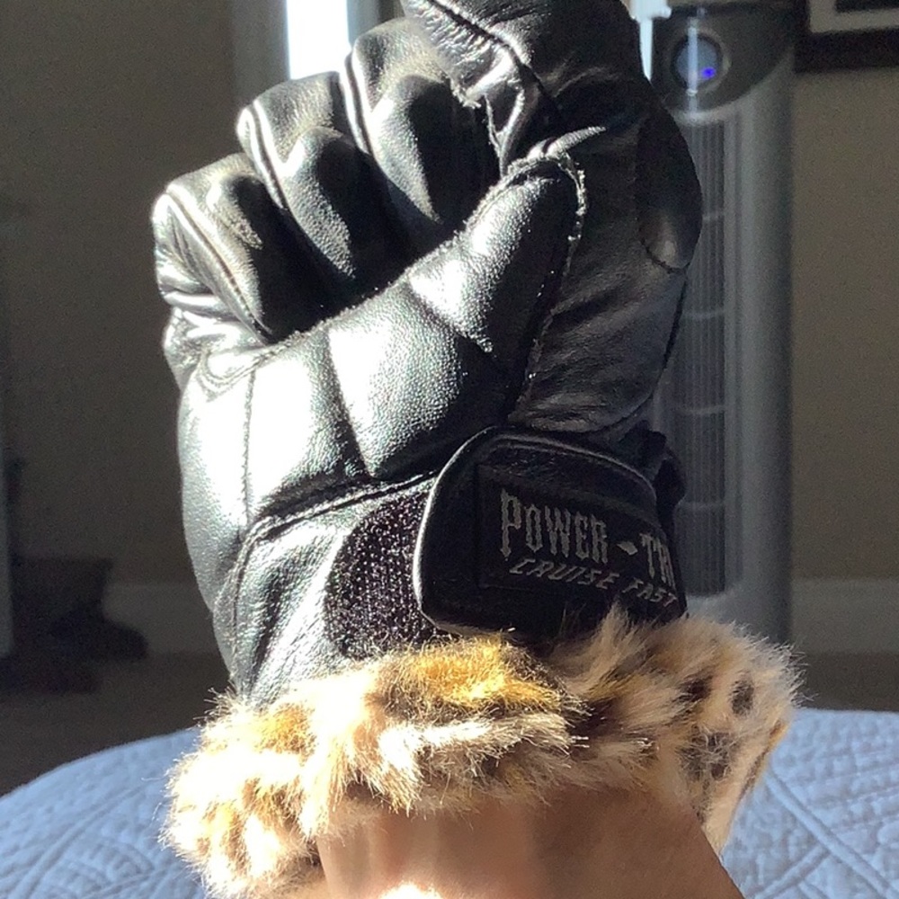 Leather riding gloves with faux fur at the wrist